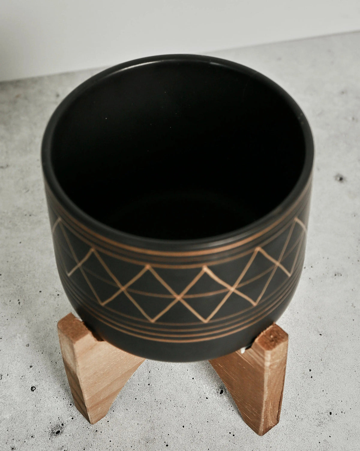 Handcrafted and hand-painted planter holder - Pop Of Modern