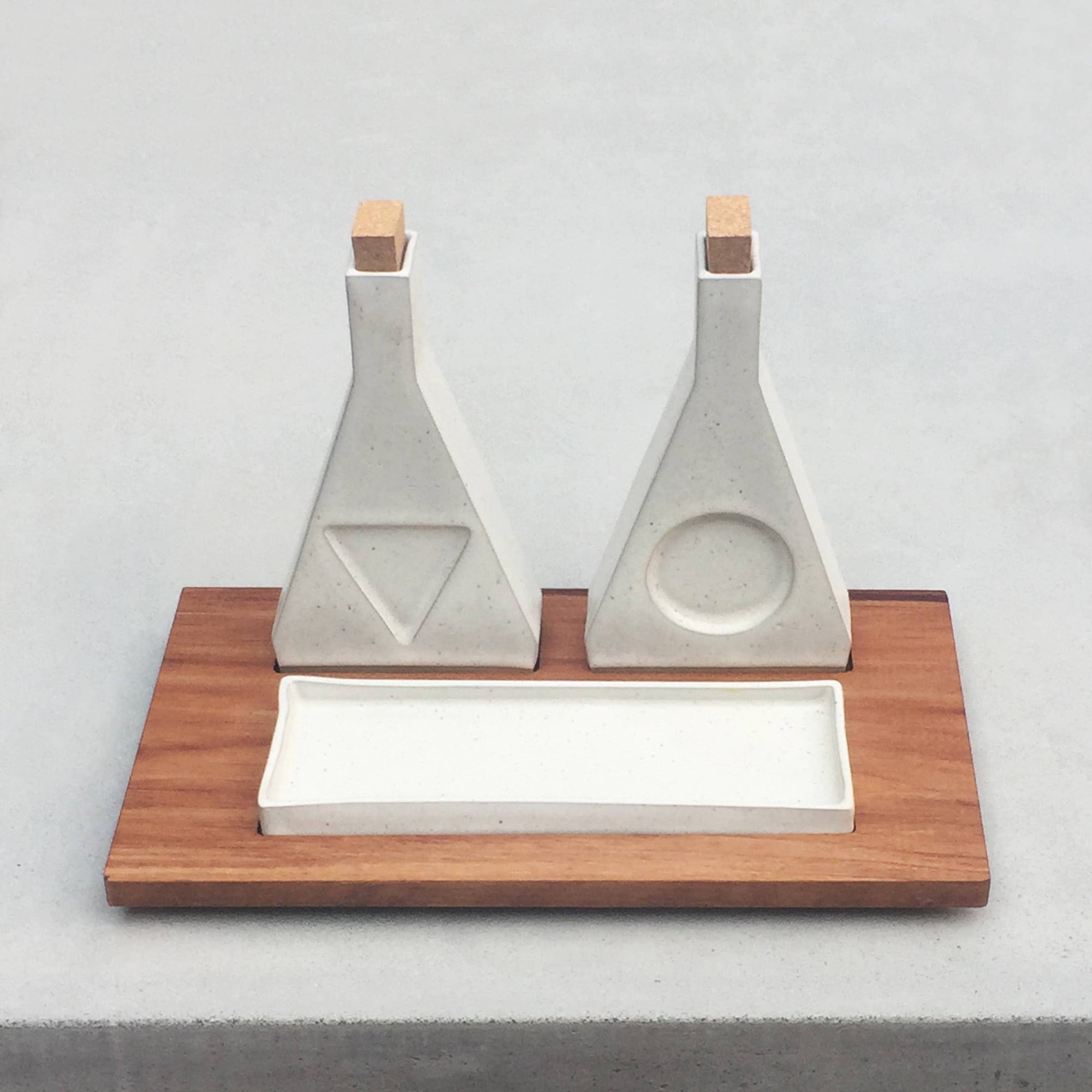 Oil & Vinegar set with Dipping Tray - Pop of Modern